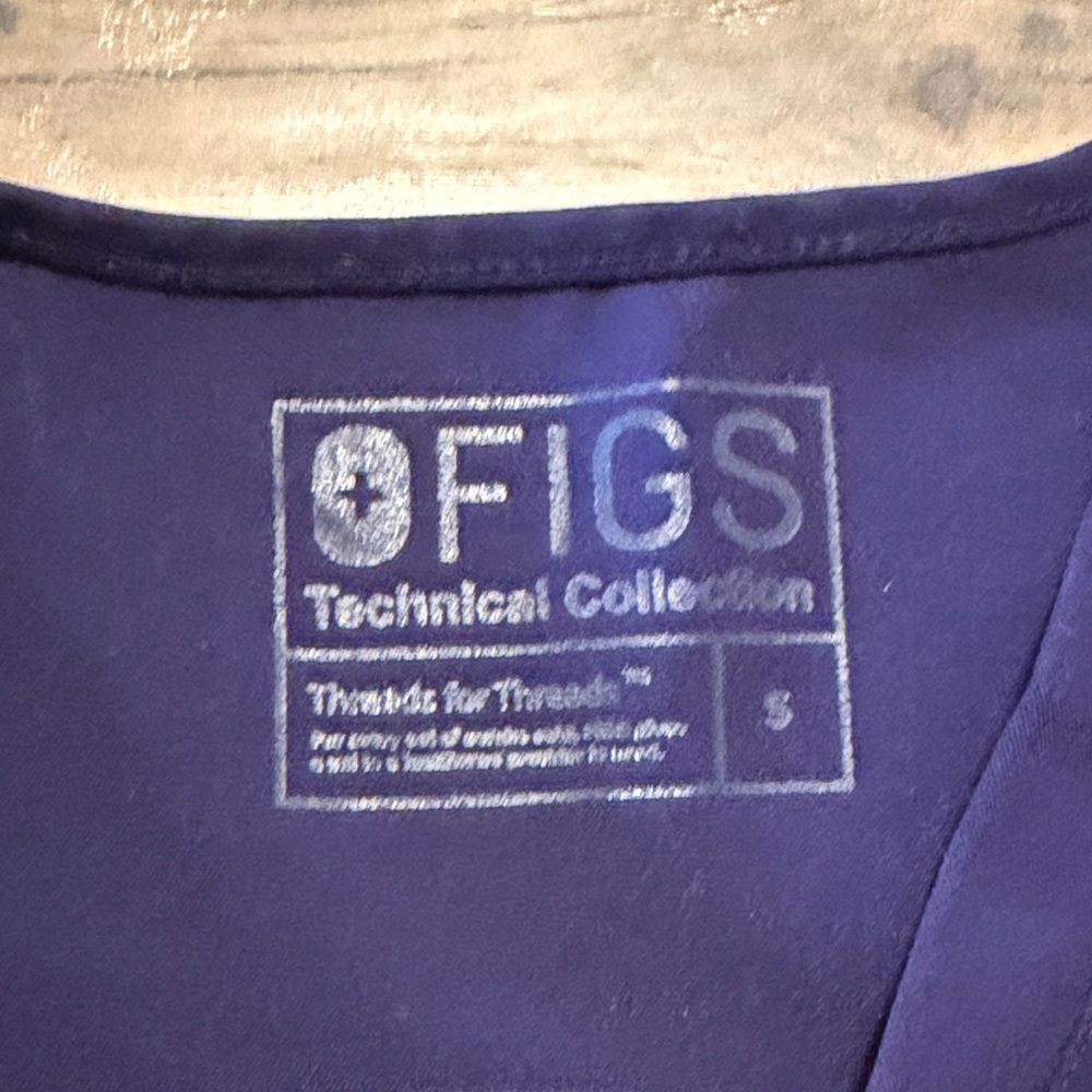 Figs Navy Technical Collection Top - Picture 2 of 3